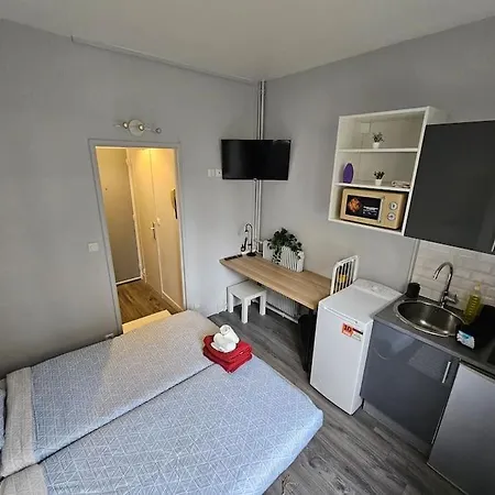 Apartment Emplacement Au Budget, Ideal Pour Un Sejour De D'un Mois A Et Paris 16