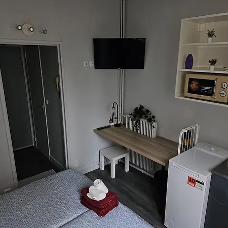 Emplacement Au Budget, Ideal Pour Un Sejour De D'un Mois A Et Paris 16 Apartment