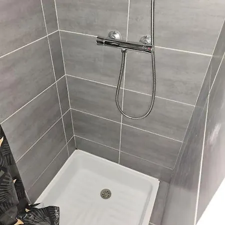 Emplacement Au Budget, Ideal Pour Un Sejour De D'un Mois A Et Paris 16 * Boulogne-Billancourt