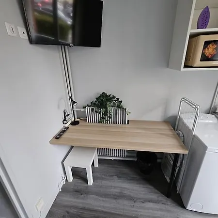 Emplacement Au Budget, Ideal Pour Un Sejour De D'un Mois A Et Paris 16